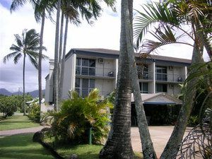 Cairns Holiday Lodge - Accommodation Batemans Bay 0