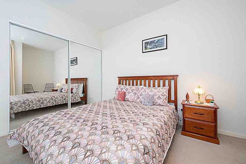 Spacious 1BR Stylish New Acton Apartment +Parking - Accommodation Batemans Bay 21