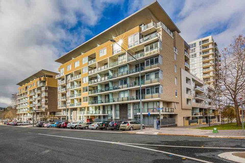 Spacious 1BR Stylish New Acton Apartment +Parking - Accommodation Batemans Bay 13