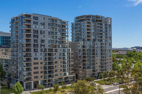 Spacious 1BR Stylish New Acton Apartment +Parking - Accommodation Batemans Bay 12