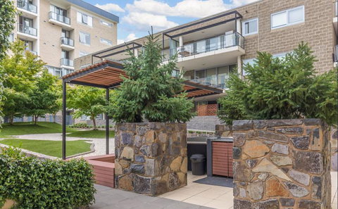 Spacious 1BR Stylish New Acton Apartment +Parking - Accommodation Batemans Bay 1