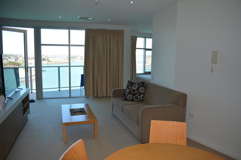 Wallaroo Marina Luxury Apartment - Accommodation Batemans Bay 26