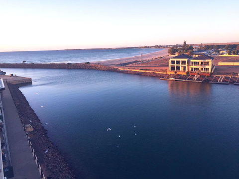 Wallaroo Marina Luxury Apartment - Accommodation Batemans Bay 25