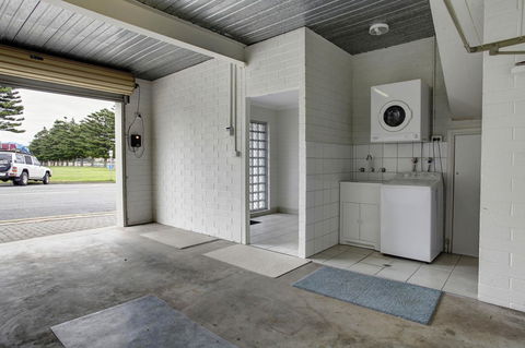 Tasman Beachside Apartment - Accommodation Batemans Bay 11