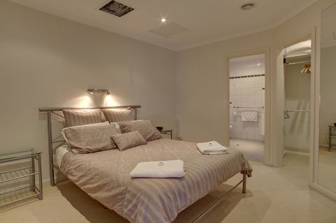 Tasman Beachside Apartment - Accommodation Batemans Bay 6