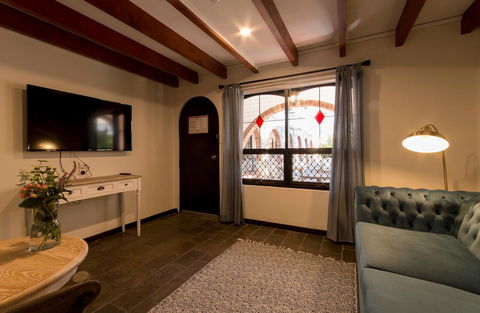 The Manor Basket Range - Accommodation Batemans Bay 7