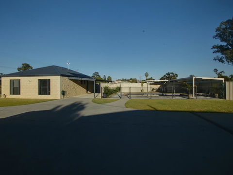 DBJ Holiday Units - Accommodation Batemans Bay 1