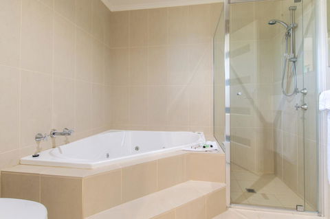 Mick O\'Sheas - Accommodation Batemans Bay 22
