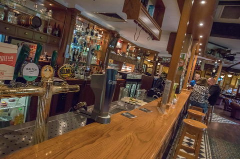 Mick O\'Sheas - Accommodation Batemans Bay 11