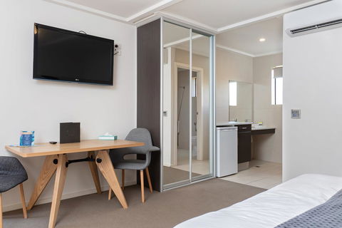 Mick O\'Sheas - Accommodation Batemans Bay 1