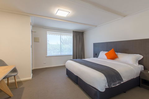 Mick O\'Sheas - Accommodation Batemans Bay 9