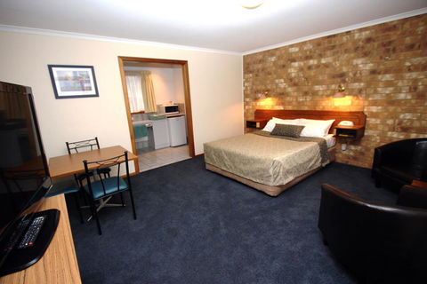 Clare Central - Accommodation Batemans Bay 16