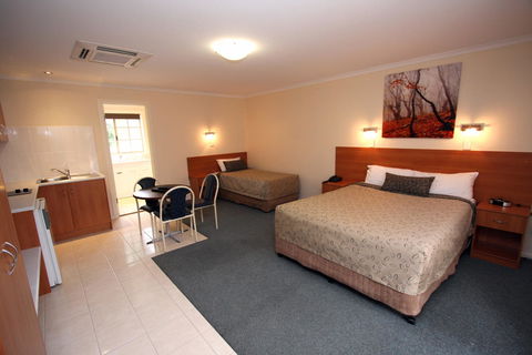 Clare Central - Accommodation Batemans Bay 18