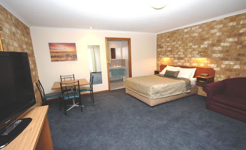 Clare Central - Accommodation Batemans Bay 24