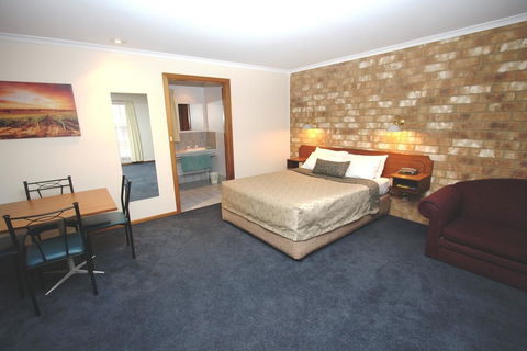 Clare Central - Accommodation Batemans Bay 22