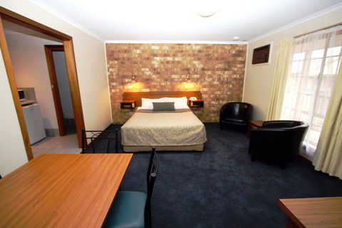 Clare Central - Accommodation Batemans Bay 17