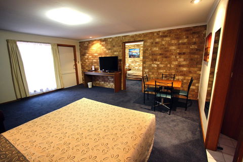 Clare Central - Accommodation Batemans Bay 15