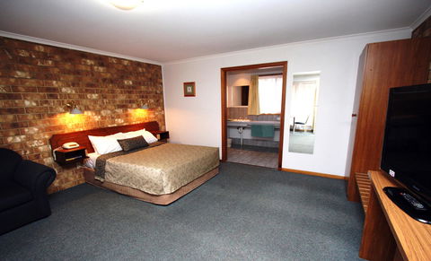 Clare Central - Accommodation Batemans Bay 14