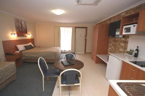 Clare Central - Accommodation Batemans Bay 38
