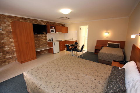 Clare Central - Accommodation Batemans Bay 19