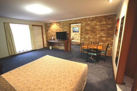 Clare Central - Accommodation Batemans Bay 13