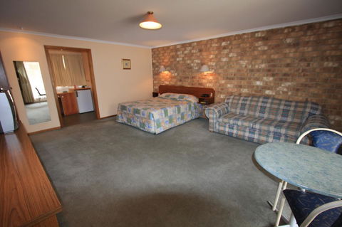 Clare Central - Accommodation Batemans Bay 8