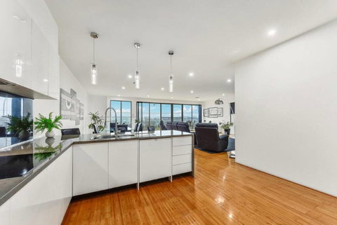 BENGALEE EXECUTIVE TOWNHOUSE- MODERN & STYLISH - Accommodation Batemans Bay 7