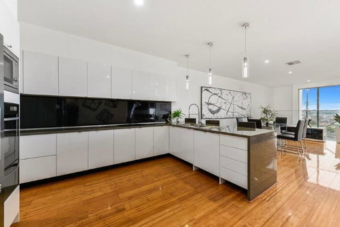 BENGALEE EXECUTIVE TOWNHOUSE- MODERN & STYLISH - Accommodation Batemans Bay 10
