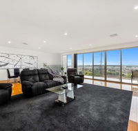 BENGALEE EXECUTIVE TOWNHOUSE- MODERN  STYLISH - Accommodation Batemans Bay