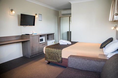 Lilac City Motor Inn & Steakhouse - Accommodation Batemans Bay 9