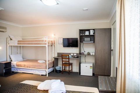 Lilac City Motor Inn & Steakhouse - Accommodation Batemans Bay 3