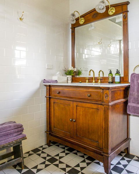 Grand Cru Estate Homestead - Accommodation Batemans Bay 4