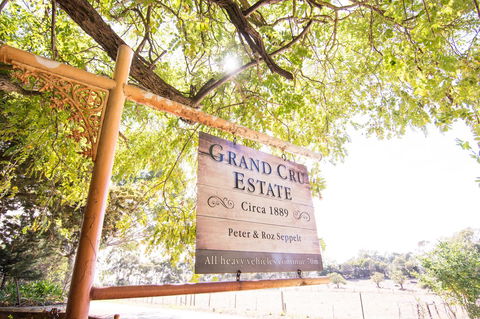 Grand Cru Estate Homestead - Accommodation Batemans Bay 7