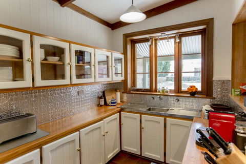 Grand Cru Estate Homestead - Accommodation Batemans Bay 6