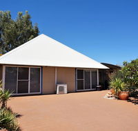 Osprey Holiday Village Unit 110 - Wake up to the birds in your 4 poster bed with a view - Accommodation Batemans Bay