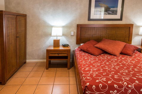 The Continental Hotel - Accommodation Batemans Bay 2