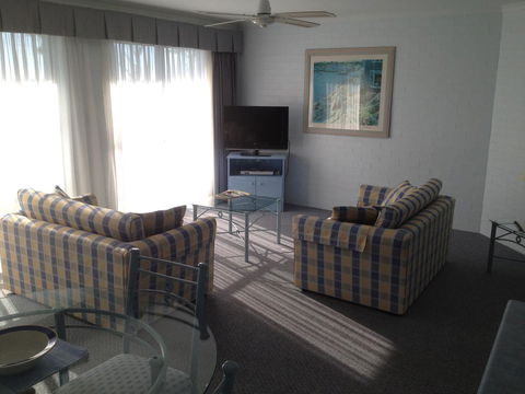 Breakers Apartments - Accommodation Batemans Bay 6