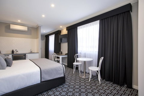 CH Boutique Hotel & Apartments, Ascend Hotel Collection - Accommodation Batemans Bay 3