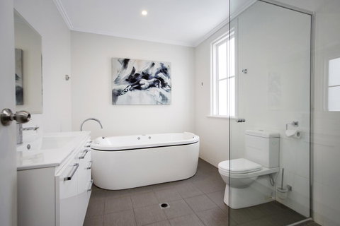 CH Boutique Hotel & Apartments, Ascend Hotel Collection - Accommodation Batemans Bay 20
