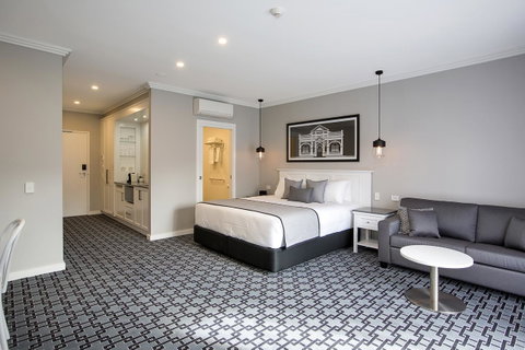 CH Boutique Hotel & Apartments, Ascend Hotel Collection - Accommodation Batemans Bay 0
