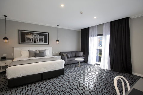 CH Boutique Hotel & Apartments, Ascend Hotel Collection - Accommodation Batemans Bay 1