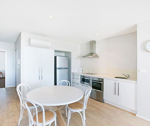 Oaks Nelson Bay Lure Suites - Accommodation Batemans Bay 1