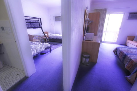 Rest Easy Motel - Accommodation Batemans Bay 1