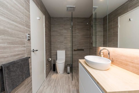 Nobbs Â· Executive 2 Storey Sydney Apartment With Pool - Accommodation Batemans Bay 9