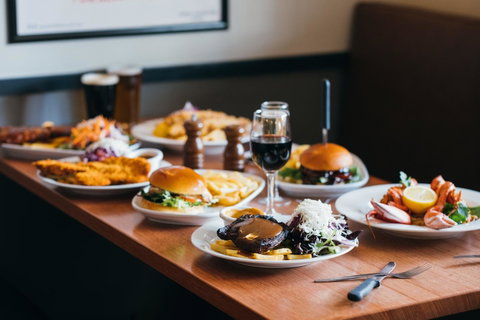 Royal Exhibition Hotel - Accommodation Batemans Bay 2