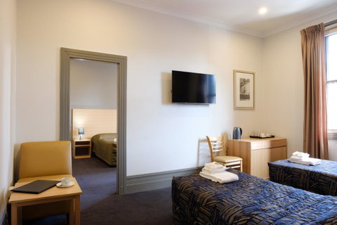 Royal Exhibition Hotel - Accommodation Batemans Bay 3