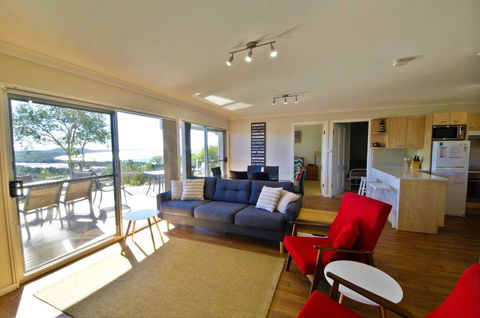 Coastwatch, 26 Comara Terrace - Accommodation Batemans Bay 4