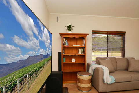 JE Guesthouse, Central To All The Hunter Valley Has To Offer - Accommodation Batemans Bay 5