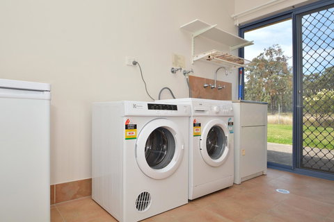 JE Guesthouse, Central To All The Hunter Valley Has To Offer - Accommodation Batemans Bay 38