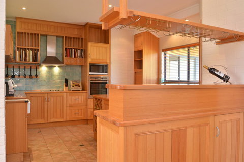 JE Guesthouse, Central To All The Hunter Valley Has To Offer - Accommodation Batemans Bay 11